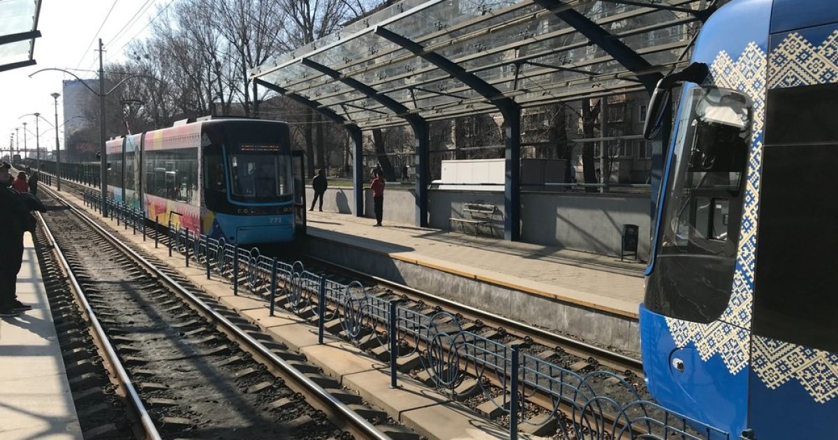 В Киеве разрешили движение наземного общественного транспорта во время трево