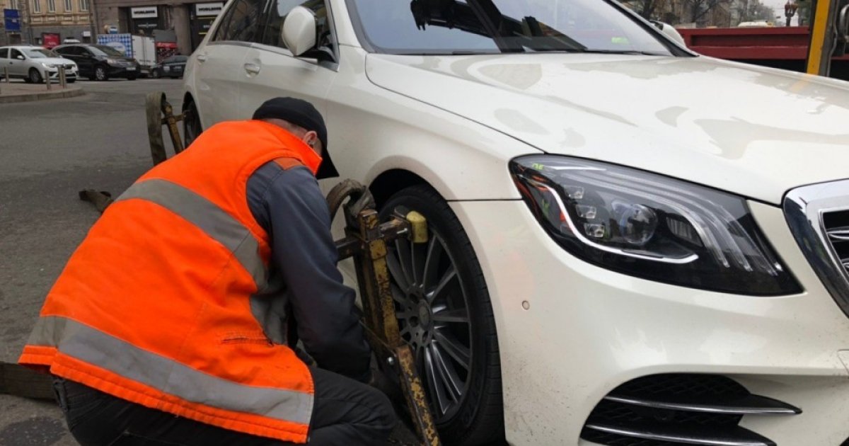 Эвакуация частных автомобилей во время воздушной тревоги в Киеве запрещена