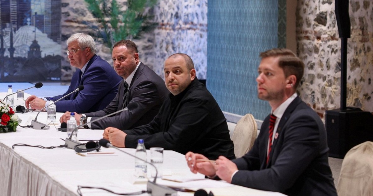 Умеров передал Мединскому меморандум от Киева