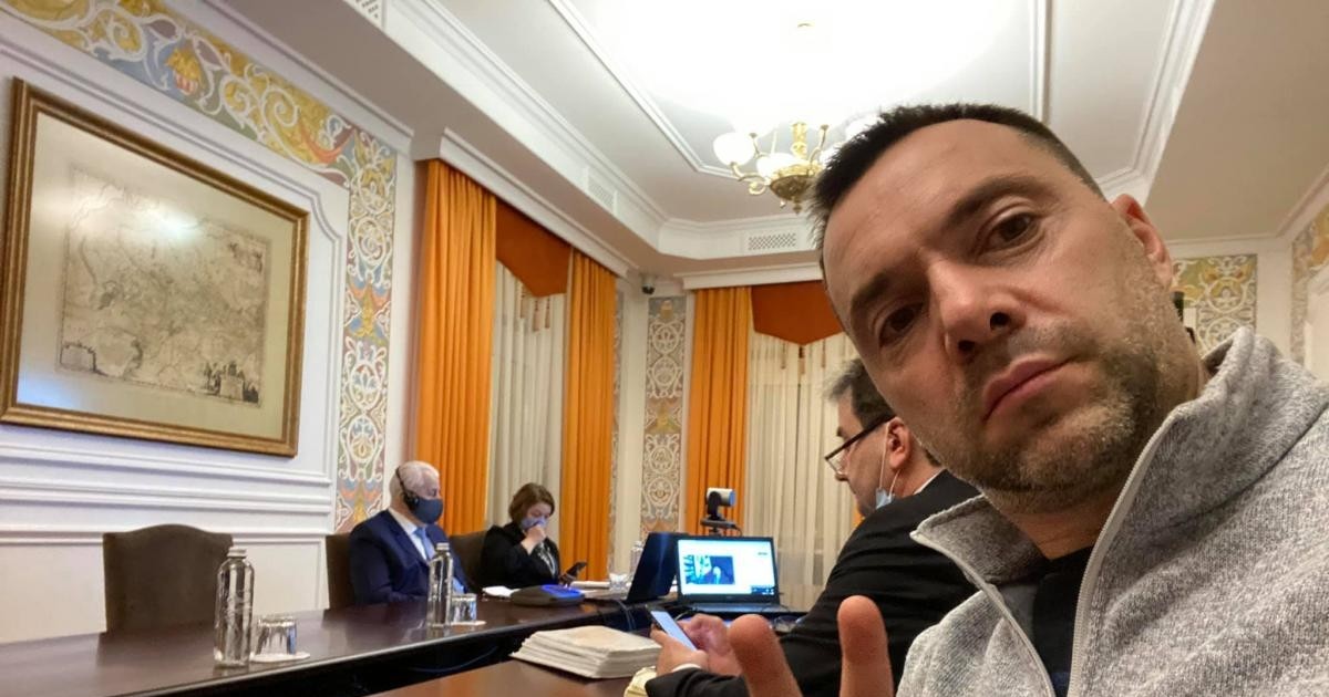 Зеленский ввел новые санкции СНБО (документы)