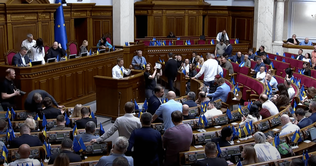 Рада поддержала новый законопроект Зеленского (видео)