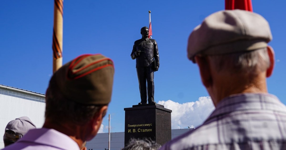 В РФ Компартия намерена отбелить Сталина, признав ошибочным доклад Хрущева