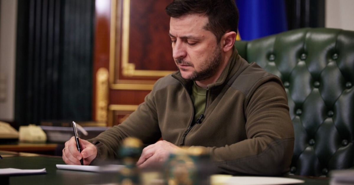 Зеленский подписал закон о ликвидации независимости НАБУ и САП, — нардепы