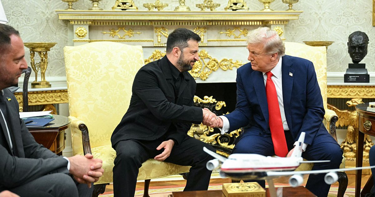 Трамп поговорил с Путиным и анонсировал трехстороннюю встречу лидеров