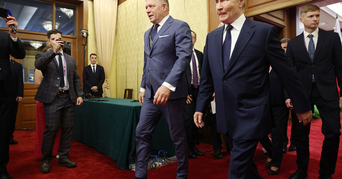 Фицо заявил о заинтересованности Путина встретиться с Зеленским не в Москве