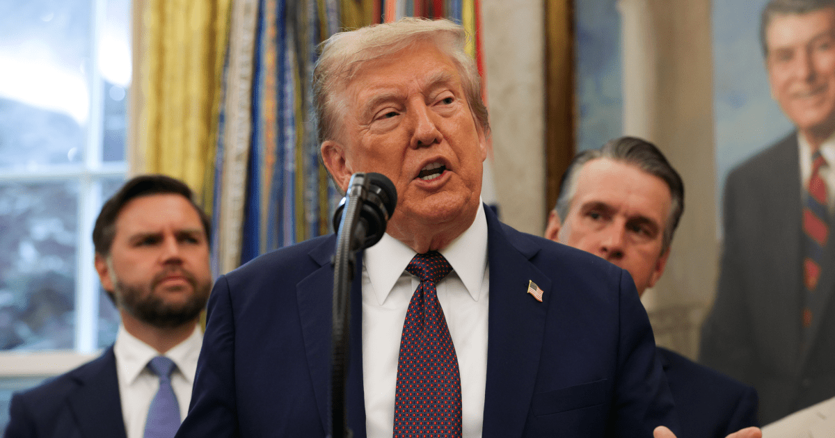 Трамп появился на публике и ответил, говорил ли с Путиным (видео)
