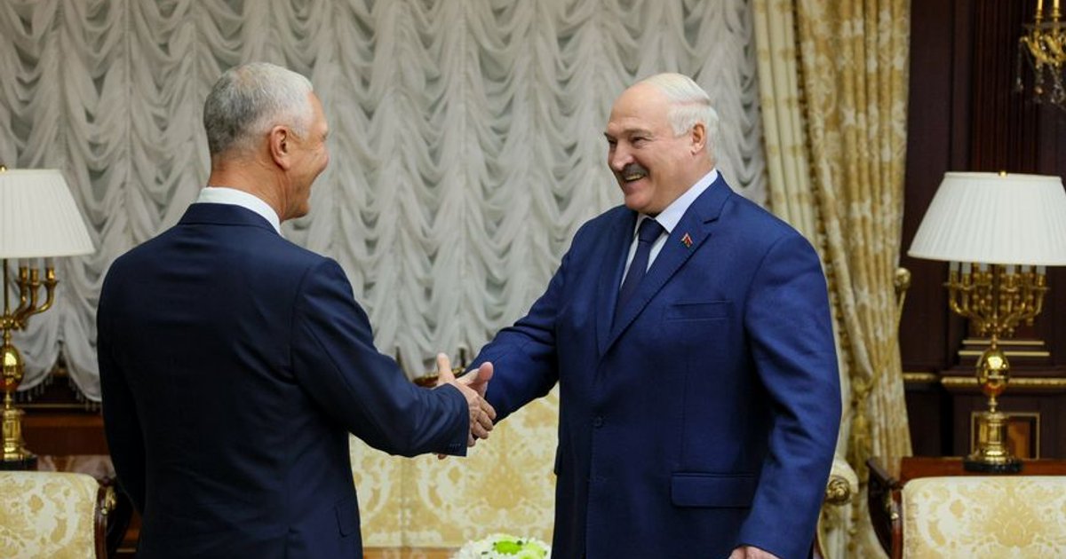 Лукашенко обещает коллаборанту «развить» Херсонскую область