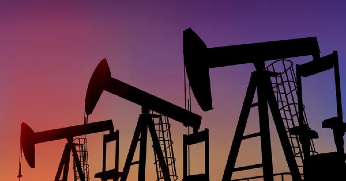 Мировые цены на нефть снижаются: США фиксируют избыток предложения