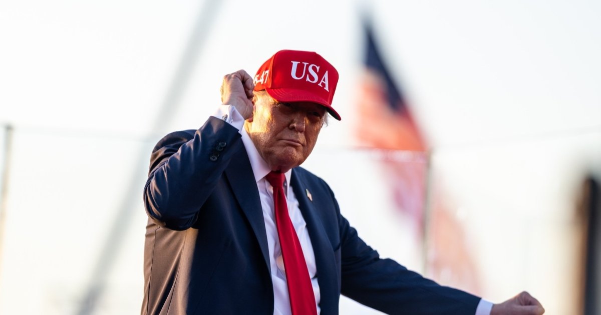 Трамп снова перенес конечный срок продажи или закрытия TikTok в США: причина