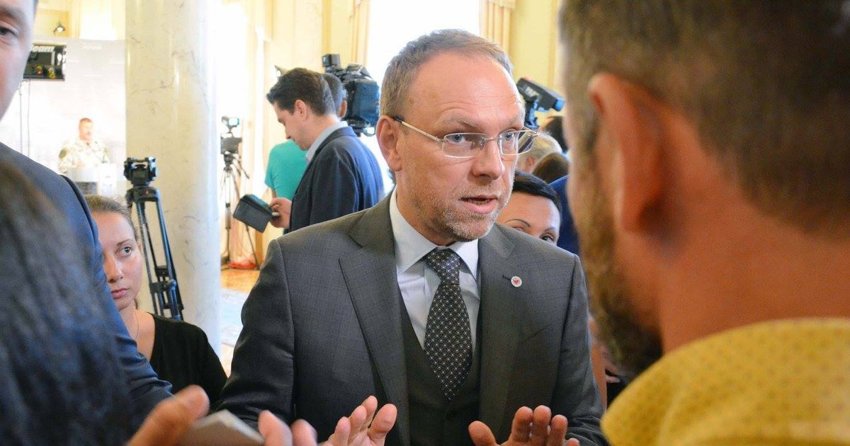 Власенко отреагировал на идею отправлять на фронт депутатов