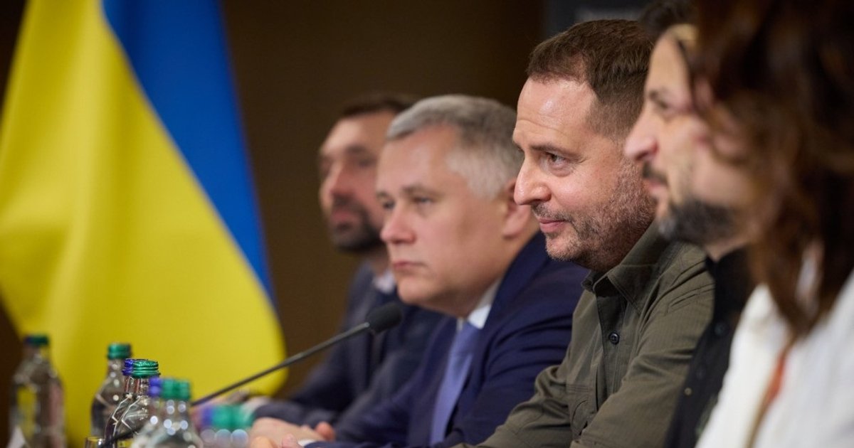 Железняк сообщил, что Зеленский принял решение по Ермаку: «Пойдет в мощную контратаку»