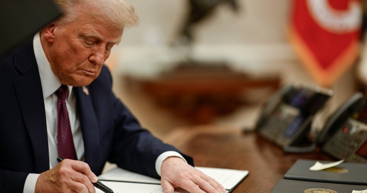 Трамп собирается подписать новый законопроект, однако выдвигает одно требование, — Reuters