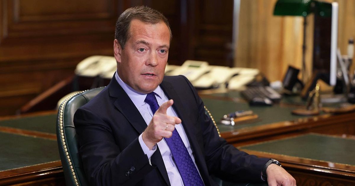 Медведев возмутился из-за заявления Зеленского о референдуме