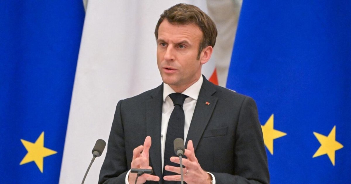 Макрон заявил о необходимости возобновить диалог с Путиным