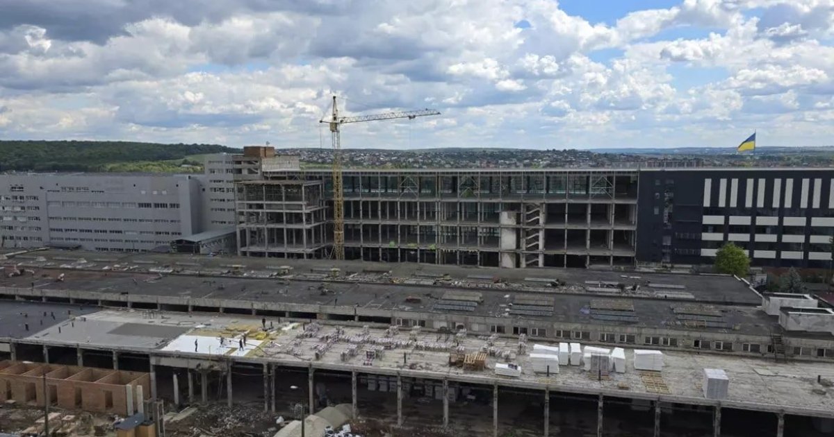 Корпус завода «Темп» в Хмельницком реконструируют под торговый центр Fozzy