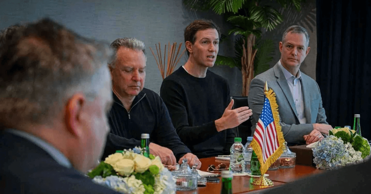 делегации РФ и Украины после переговоров сели за общий стол