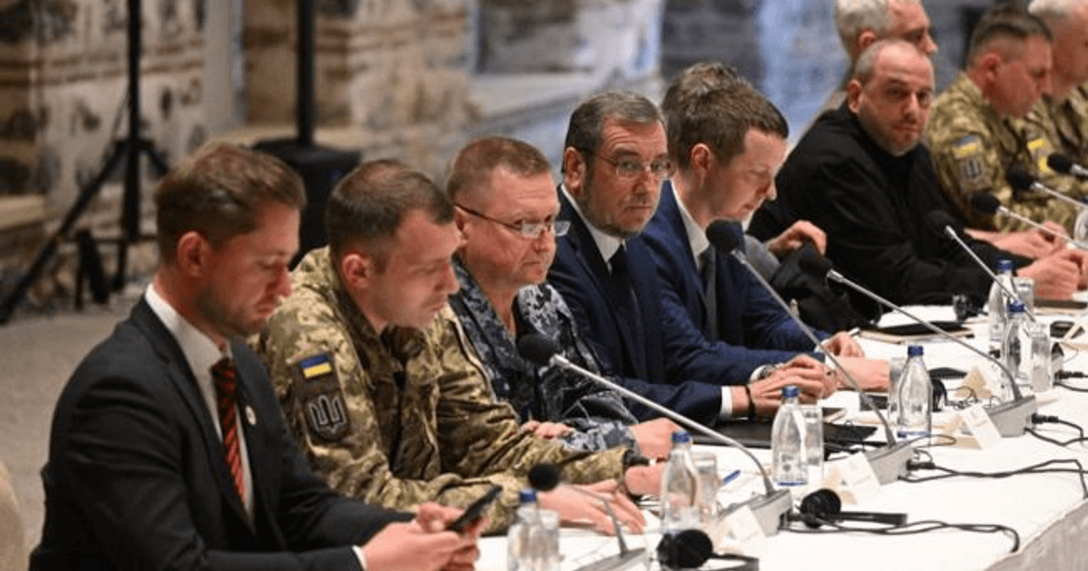 В Абу-Даби стартовали трехсторонние мирные переговоры: первые подробности