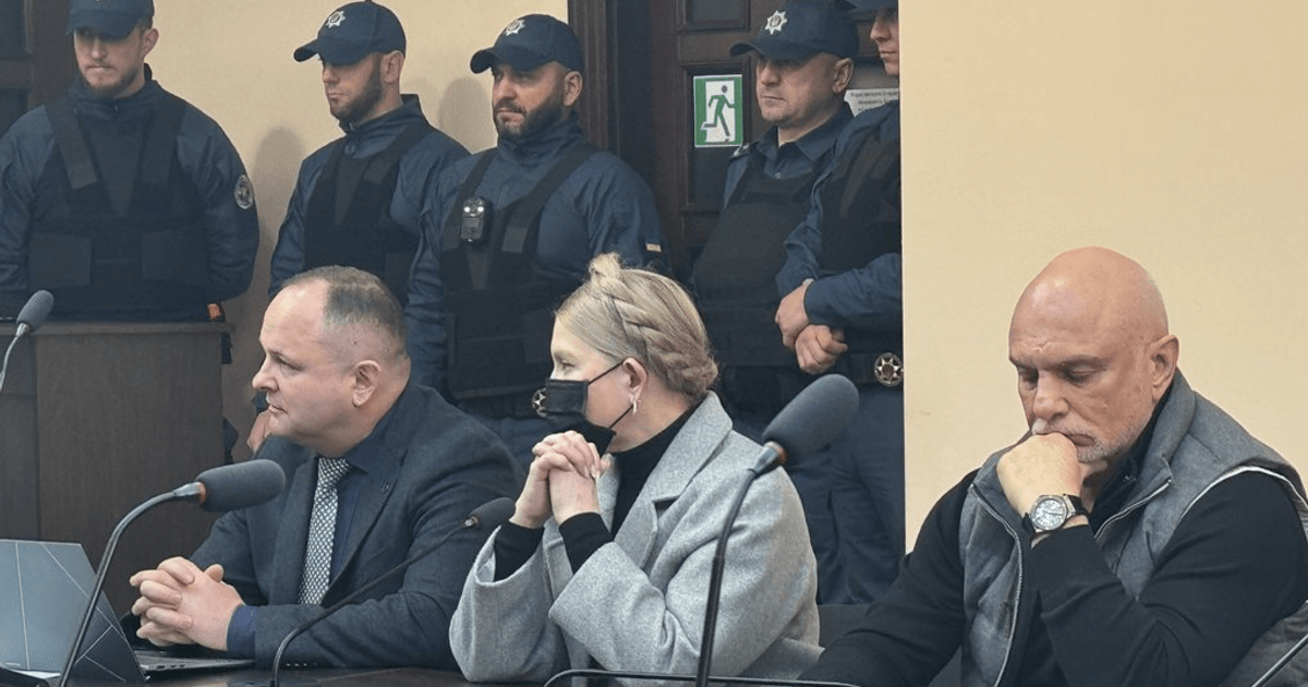 Тимошенко пришла в суд в маске и заявила о высокой температуре