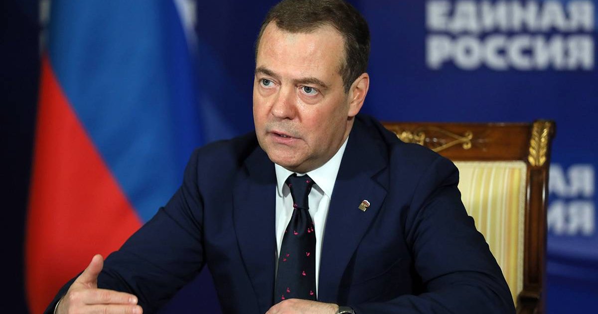 Медведев обвинил США в биологических экспериментах