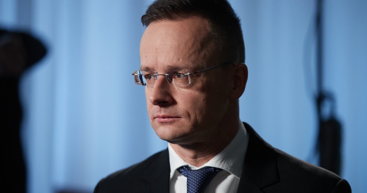 Сийярто признал, что регулярно контактирует с Лавровым