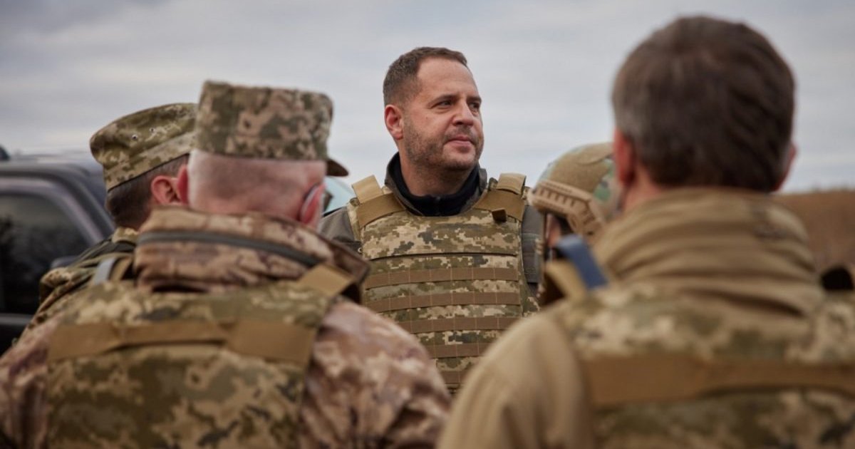 Ермак таки побывал в зоне боевых действий, однако отправился на фронт не воевать (фото)