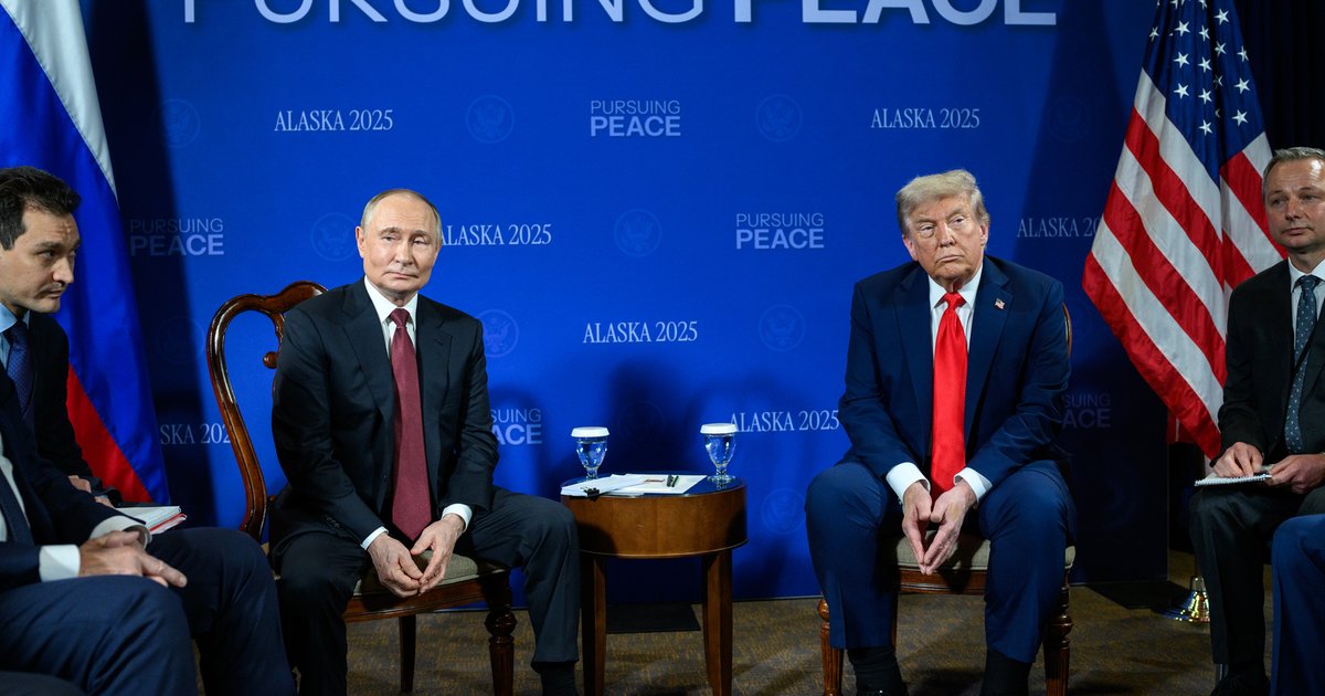 «Веду разговоры с ним»: Трамп признался в постоянных телефонных переговорах с Путиным (видео)