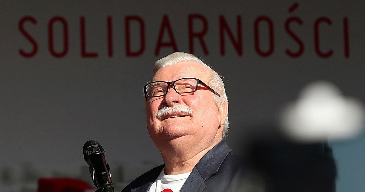 экс-президент Польши снял флаг Украины с груди и заявил, что больше не поддерживает Зеленского