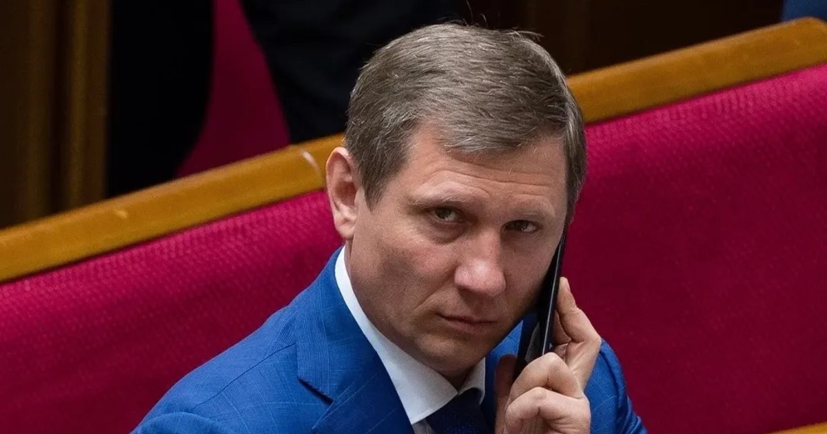 Во время ночной атаки РФ сгорел дом нардепа Шахова, объявленного в розыск (видео)