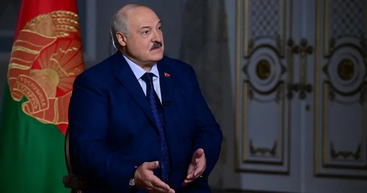 «Он все-таки воюет»: Лукашенко извинился перед Зеленским за свои слова и угрозы (видео)