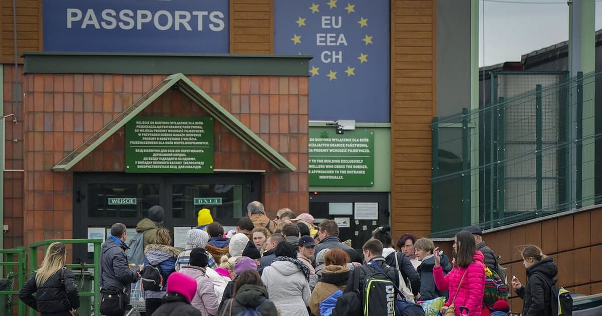 ЕС не может депортировать украинцев из-за призывного возраста и национальности, — Чернев