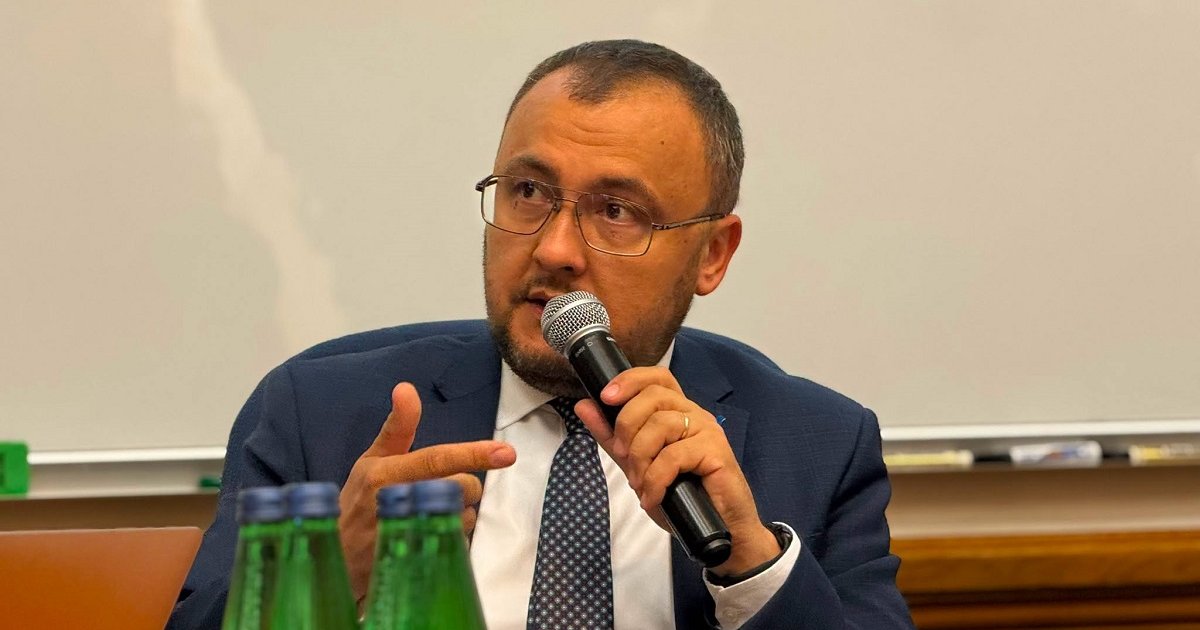 еще один украинский дипломат отказался от польской награды