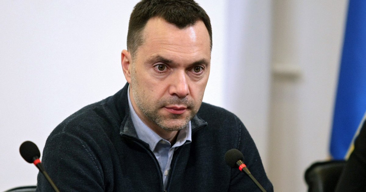 Арестович объяснил свои громкие слова о «2–3 залпах» ракет РФ в 2022 году