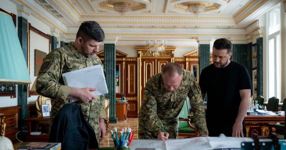 Зеленский уволил Сырского с должности главнокомандующего ВСУ, — Гончаренко и Стерненко