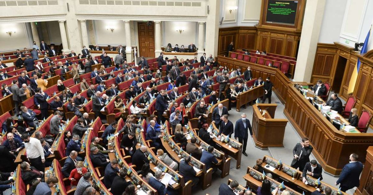 Потураев заговорил о переносе работы парламента в другое место