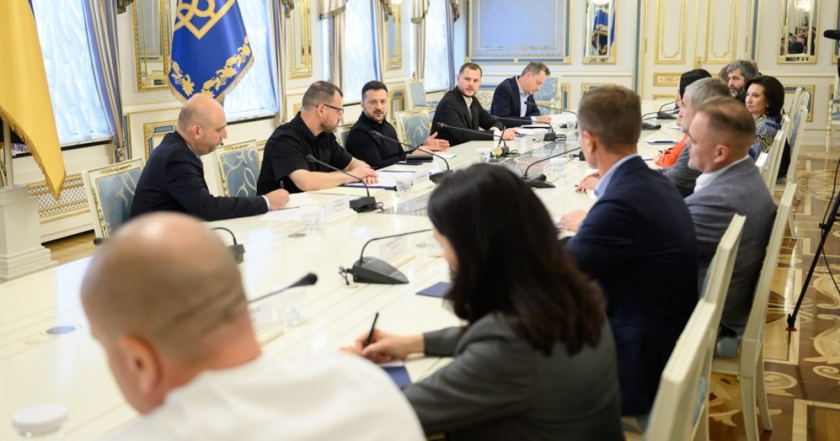 Зеленский встретился с пострадавшим от атак РФ бизнесом: что пообещал