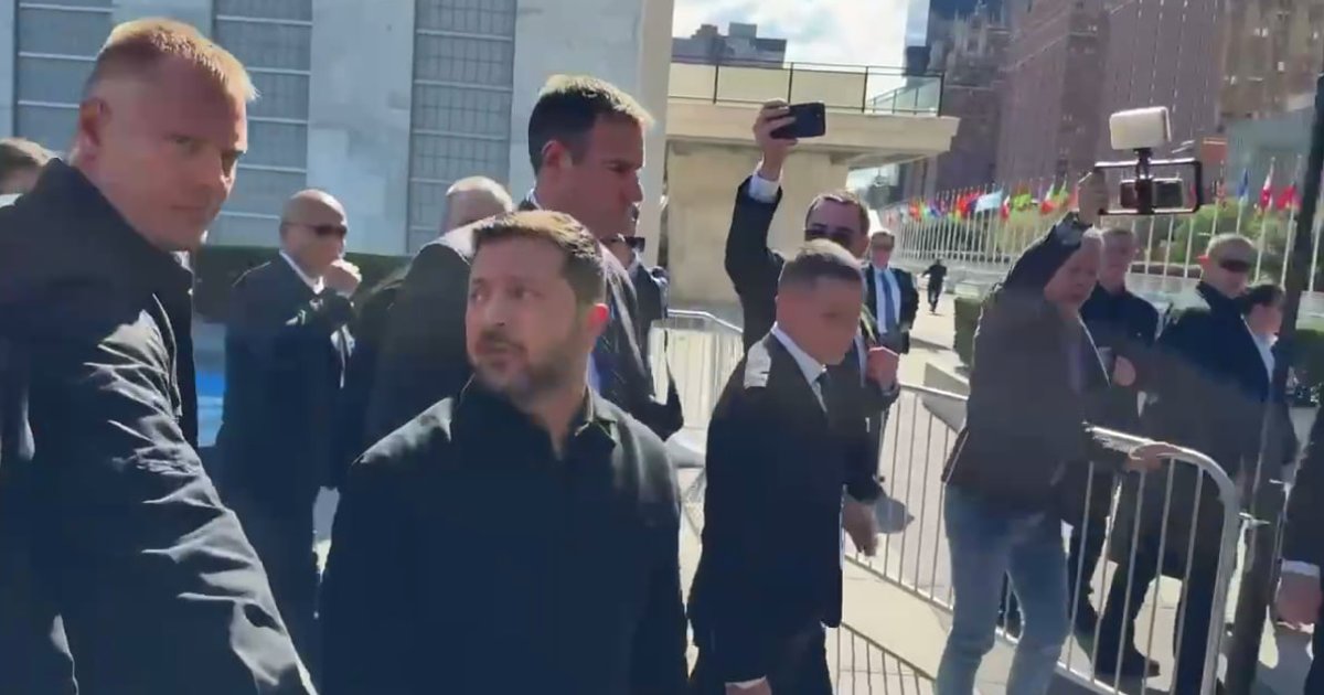 Зеленский эпично ответил российскому пропагандисту о визите в Москву (видео)