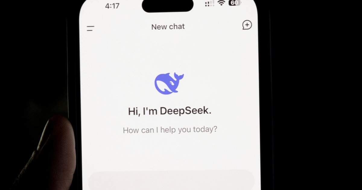 Доход стартапа DeepSeek достиг $1 млрд в год