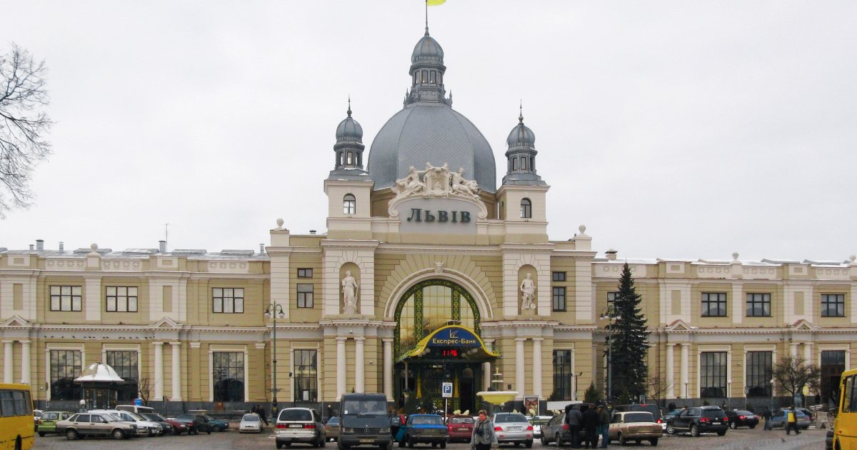 Львовские круассаны готовят большой фудкорт на Львовском вокзале