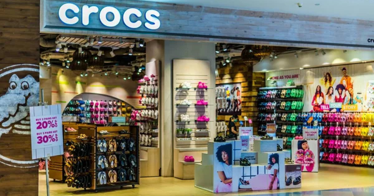 Акции Crocs взлетели на 27%: компания повысила прогнозы доходности