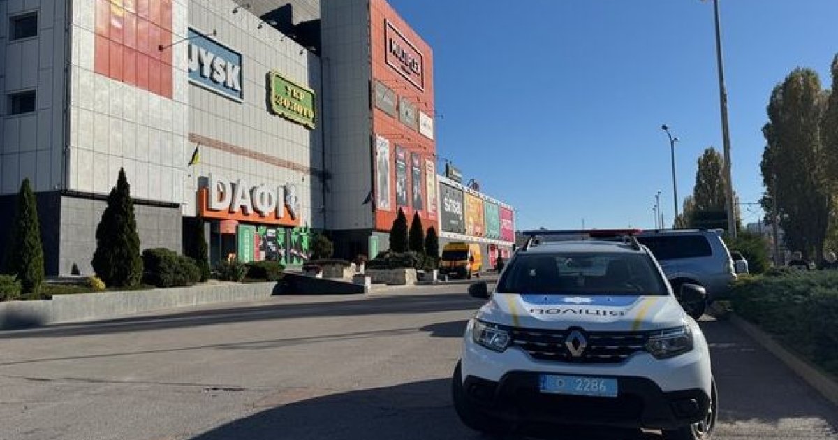 Российский БПЛА повредил ТРЦ в Харькове: торговый центр закрыли