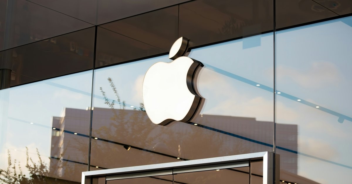 Apple представит первый MacBook с сенсорным экраном