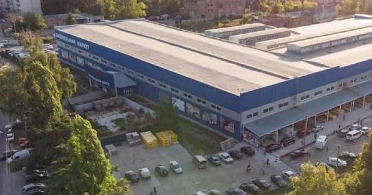 Российские войска ударили по строительному гипермаркету Сумской области