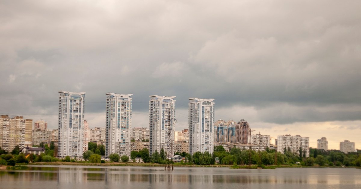 Дешевеет ли жилье на левом берегу Киева после обстрелов мостов